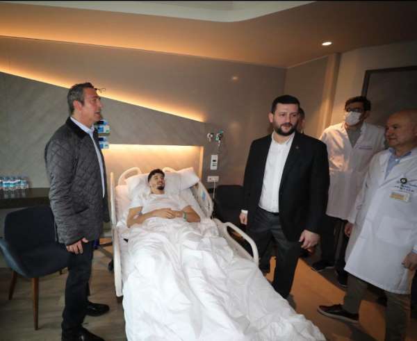 Başkan Ali Koç ve yöneticilerden Altay Bayındır'a hastanede ziyaret