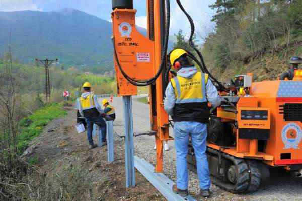 Samsun'da tehlikeli yollara çelik oto korkuluk