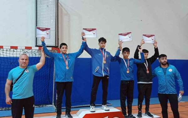 Yunusemreli güreşçiler Antalya'da 5 madalya kazandı