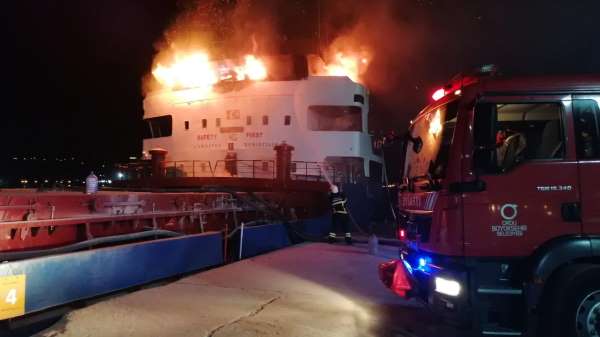 Ordu'da çimento yüklü gemi alevler içinde kaldı: 1 vatandaş dumandan etkilendi