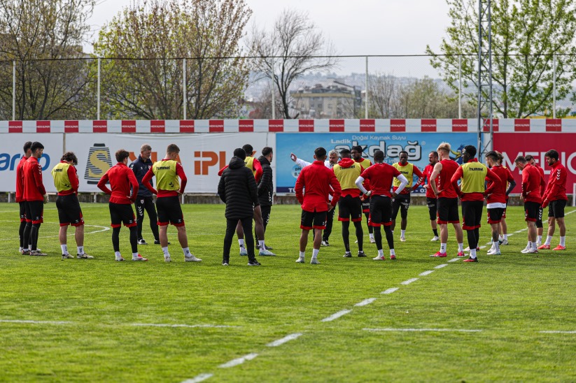 Thomas Reis, talebelerini Pazartesi günü için hazırlıyor