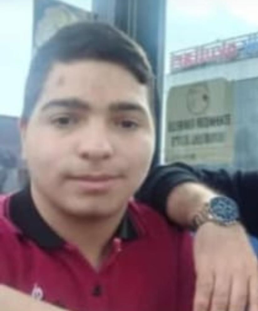 Staj yaptığı inşaatta düşerek hayatını kaybeden lise öğrencisi toprağa verildi