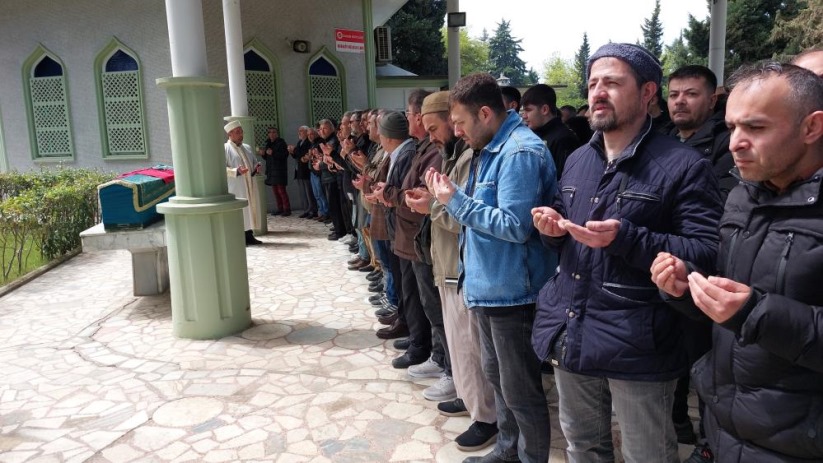 Staj yaptığı inşaatta düşerek hayatını kaybeden lise öğrencisi toprağa verildi