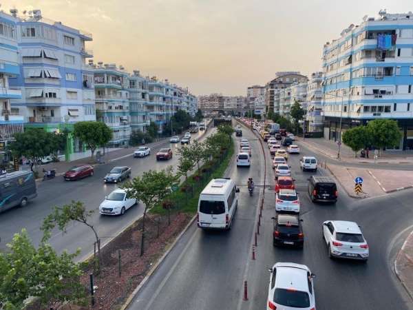 Antalya'da motorlu kara taşıtları sayısı 1 milyon 594 bin 194 oldu