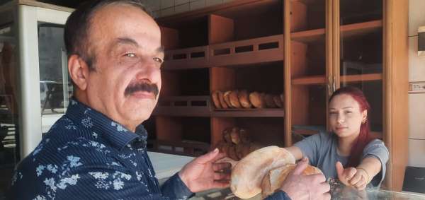 Ekmeği simitten ucuza sattı, vatandaşlar büyük ilgi gösterdi