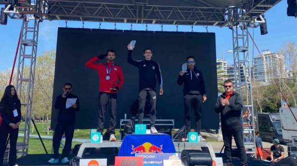 Ümraniyeli Sporcu Bosphorus Çeyrek Maraton Yarışları'nda şampiyon oldu