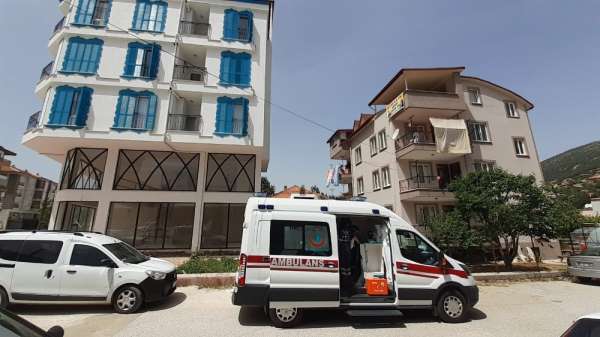 Sinir krizi geçiren kadın tartıştığı kocasını bıçakladı