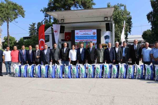 Adana'da 147 üreticiye 65 ton soya tohumu dağıtıldı