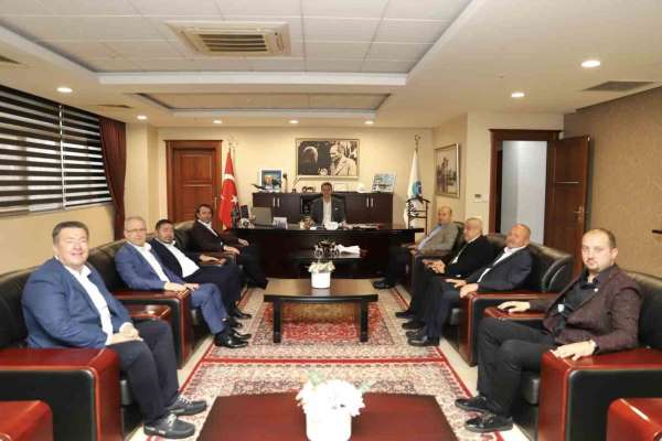 Bandırmaspor yeni yönetimi Belediye Başkanı Tolga Tosun'u ziyaret etti