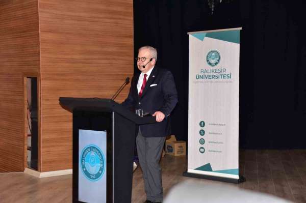 Cihat Yaycı Balıkesir Üniversitesinde 'Mavi Vatan'ı anlattı