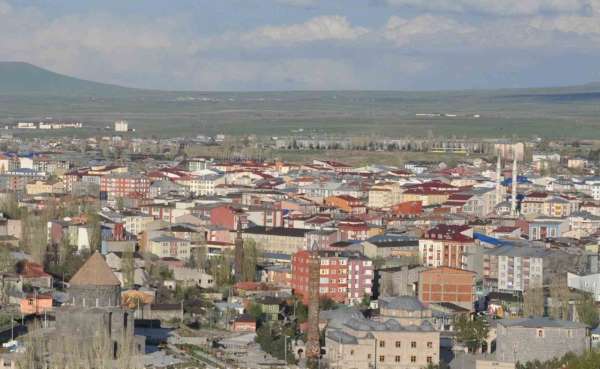 Kiraların el yaktığı Kars'ta 230 konut satıldı