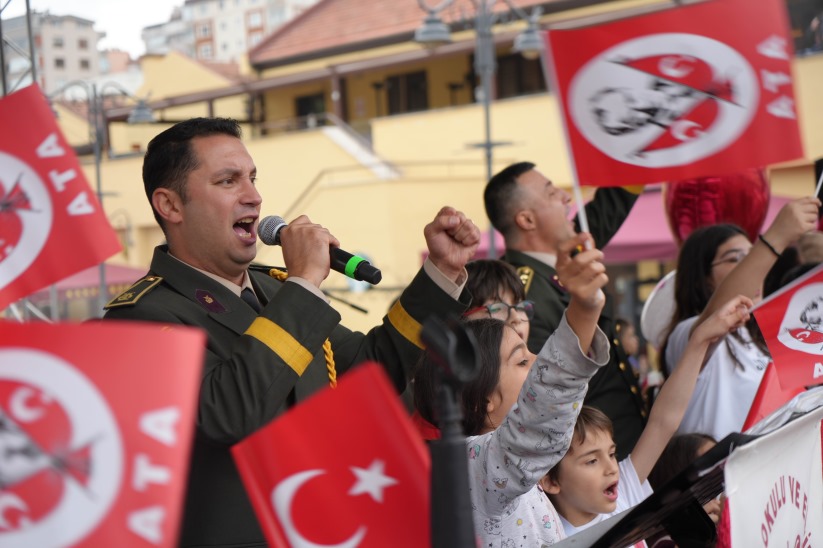 Askeri bandodan, Sefo'nun 'Bilmem mi' performansı 