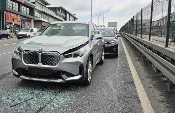 Beylikdüzü'nde düğün konvoyunda zincirleme kaza: 3 yaralı