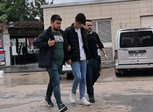 Bursa'da arkadaşıyla şakalaşan genç bıçaklanarak yaralandı