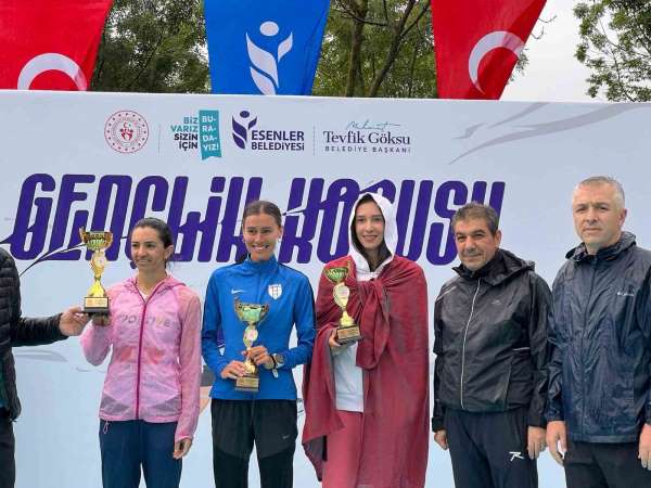 Esenler'de 19 Mayıs Coşkusu: Gençlik Koşusu'nda şampiyonlar belli oldu