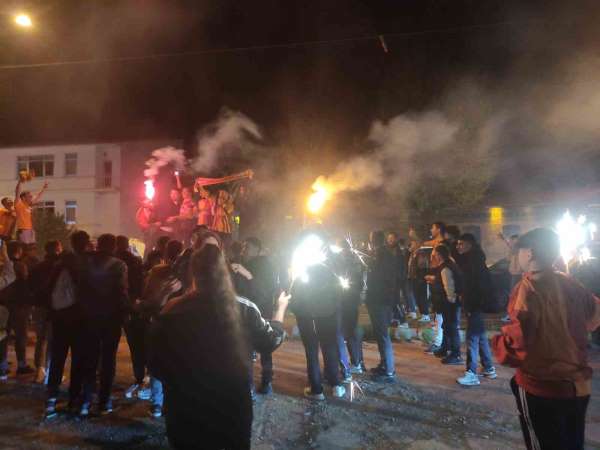 Galatasaray taraftarları Ardahan'da şampiyonluğu kutluyor