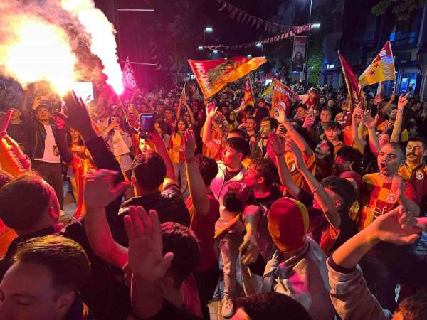 Galatasaray'ın şampiyonluğu Uşak'ta coşkuyla kutlandı