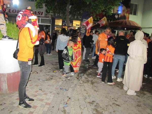 Hisarcık'ta Galatasaray taraftarları şampiyonluğu kutladı