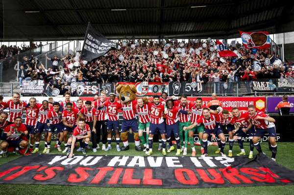 Hollanda'da şampiyon PSV