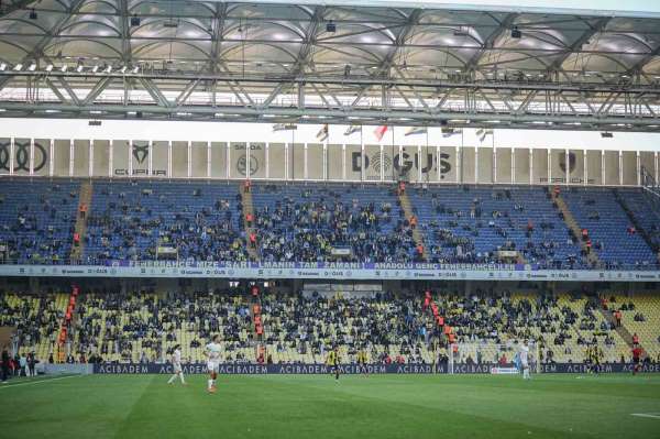 Kadıköy'de tribünler boş kaldı