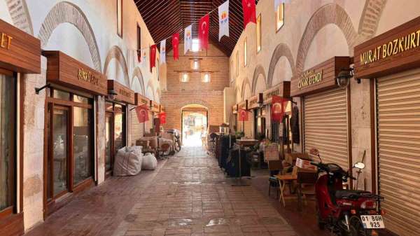 Adana'nın tarihi Kapalı Çarşı'sı, adı gibi 'Kapalı' kaldı