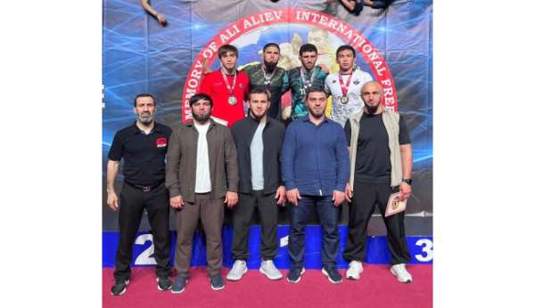 Ali Aliyev Uluslararası Güreş Turnuvası'nda 3 gümüş madalya