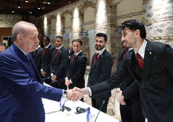 Cumhurbaşkanı Erdoğan, Galatasaray Futbol Takımı oyuncularını ve teknik heyetini kabul etti
