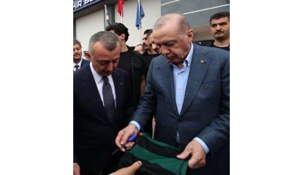 Cumhurbaşkanı Erdoğan'dan Kocaelispor Müzesi'ne imzalı forma