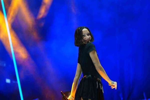 Zeynep Bastık'tan Manisa'da konser