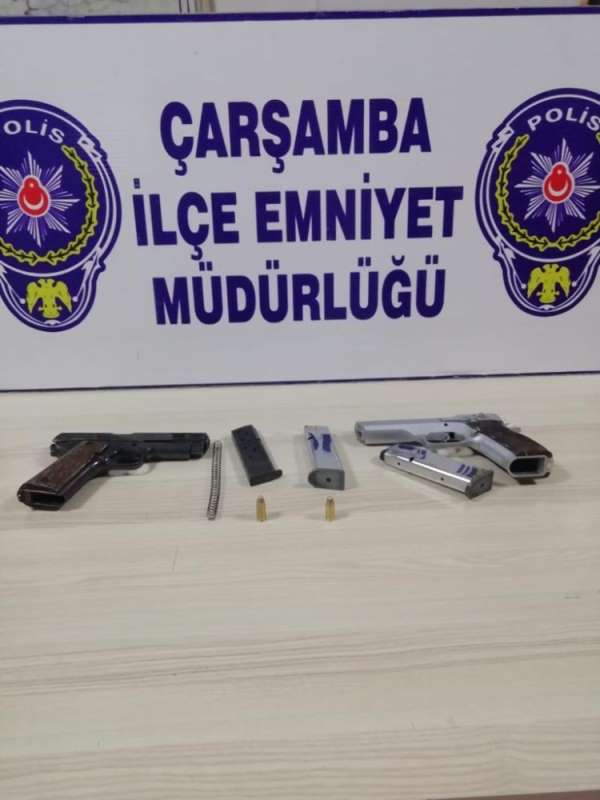 Şüpheli araçta ruhsatsız silah bulundu