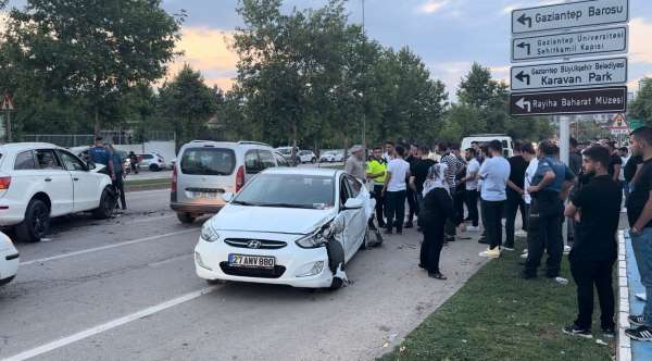 Gaziantep'te zincirleme trafik kazası: 3'ü çocuk 7 yaralı