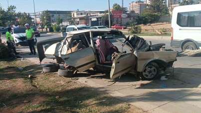 Karşı şeride savrulan Tofaş zincirleme kazaya neden oldu: 1'i ağır 10 yaralı