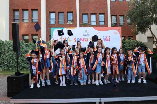 Minik Ekonomililer'in mezuniyet heyecanı