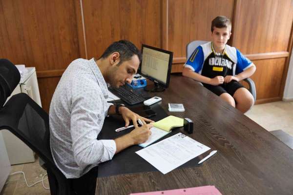 Minik sporcular spora ilk adımlarını Akdeniz'de atıyor