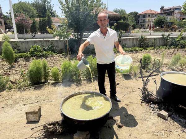 Sarıgöl'de bağlarda kesilen koruklar ekonomiye kazandırılıyor