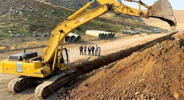 Yüksekova'nın tarımına dev yatırım: Sulama projesinde boru döşeme çalışmaları başladı