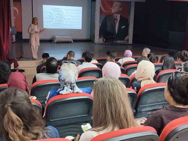 Altıntaş'ta öğretmen eğitimi dijital ekosistemi projesi tanıtım faaliyeti gerçekleştirildi
