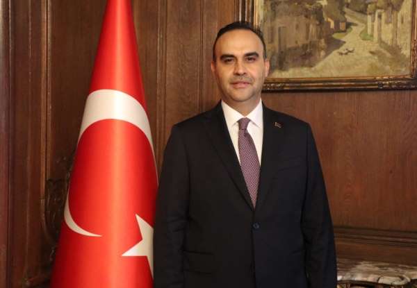 Bakan Kacır: 'Fransa'daki 1 milyar doları aşan Türk yatırımları ve burada yaşayan 800 binden fazla vatandaşımı