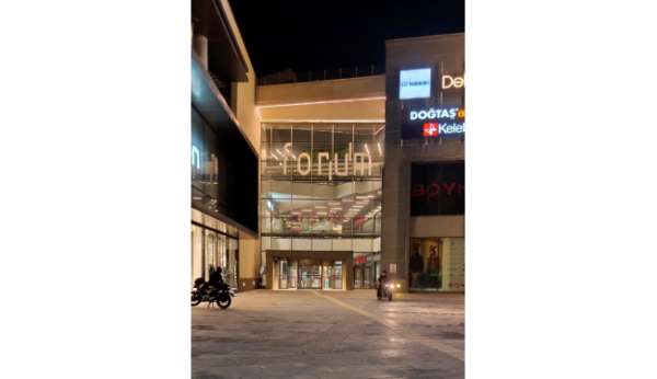 Forum Kayseri önünde bıçaklı kavga