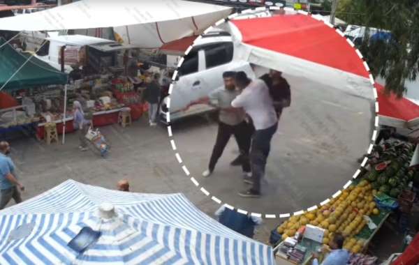 İzmir'de zabıta ekiplerine bıçaklı ve kasalı saldırı: Şüpheli gözaltına alındı