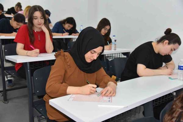 Menemen'de YKS öncesi prova üniversite amfisinde