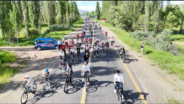Narman'da doğa ve spor Peri Bacaları'nda buluştu
