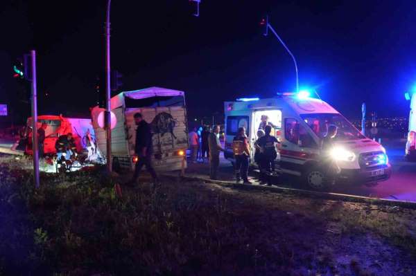 Niğde'de 3 aracın çarpıştığı kazada 1'i ağır 10 kişi yaralandı