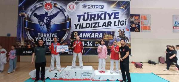 Sivaslı karateciler Ankara'dan madalyalarla döndü