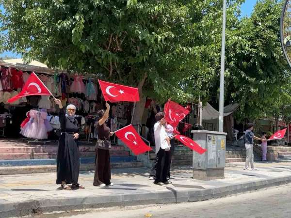 Tarsus'ta milli heyecan caddelere taştı