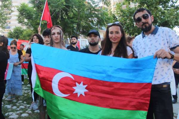 Antalya'daki Azerbaycanlılar, Ermenistan saldırılarını protesto etti 