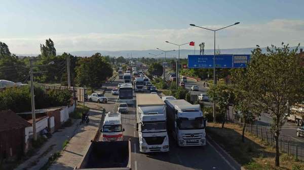 Maddi hasarlı trafik kazası Çevre Yolu'nda trafiği felç etti