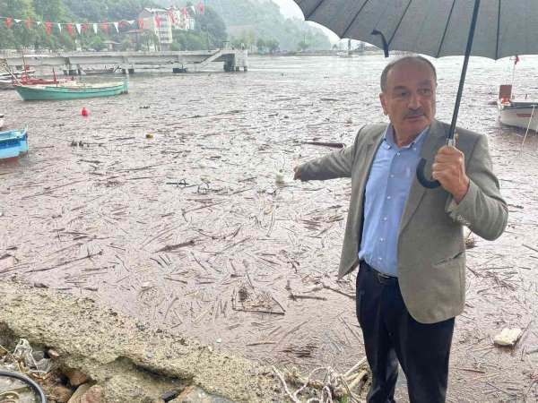 Şiddetli yağış nedeniyle iki balıkçı teknesi battı