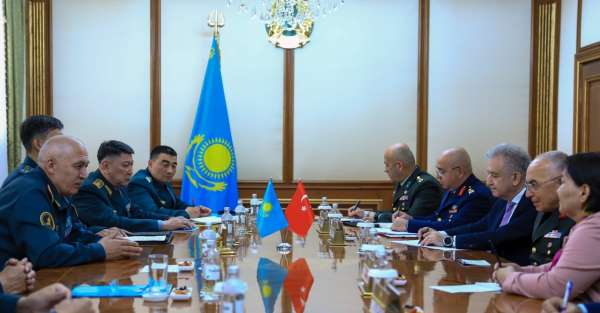 Orgeneral Musa Avsever Kazakistan'da