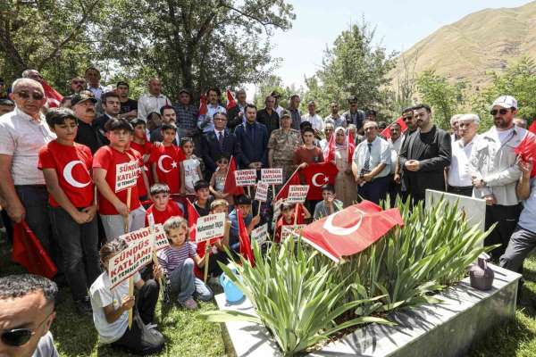 Van'da Sündüz Yaylası'nda şehit edilen 24 kişi mezarları başında anıldı